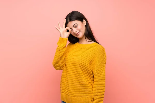 Teenager Girl Isolated Pink Wall Showing Sign Fingers — Stock Photo, Image