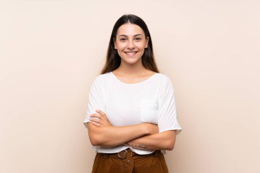 Kollar ön konumda geçti tutarak izole arka plan üzerinde genç esmer kadın