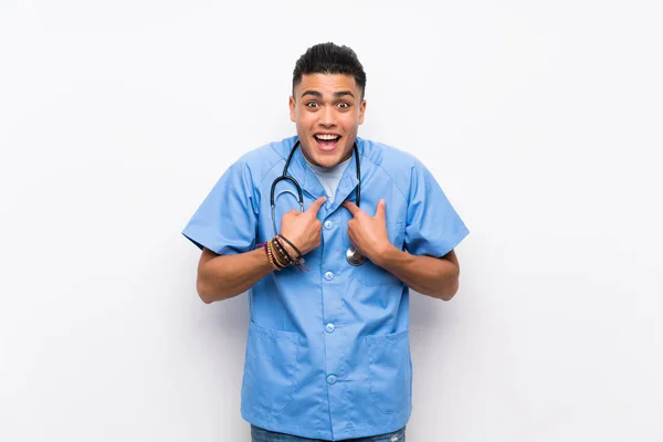 Fiatal Sebész Orvos Férfi Több Mint Elszigetelt Fehér Fal Meglepetés — Stock Fotó