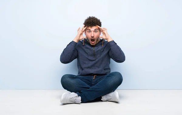 Young Man Sitting Floor Surprise Expression — Stock Photo, Image