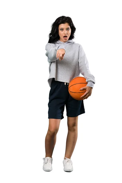 Full Length Shot Young Woman Playing Basketball Surprised Pointing Front — Stock Photo, Image