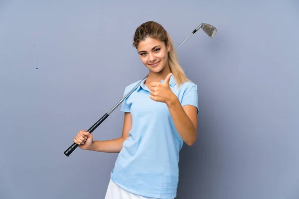 Adolescente Golfista Menina Sobre Parede Cinza Com Polegares Para Cima — Fotografia de Stock