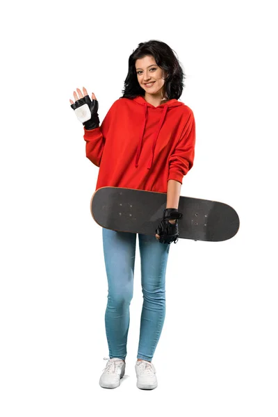 Tiro Comprimento Total Uma Jovem Skatista Saudando Com Mão Com — Fotografia de Stock