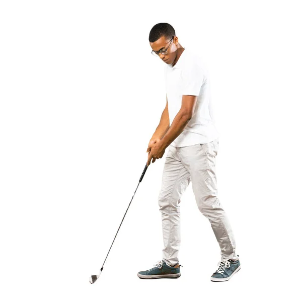 非洲裔美国高尔夫球手在孤立的白色背景的全长拍摄 — 图库照片