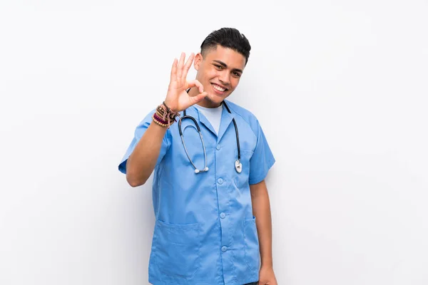 Joven Cirujano Doctor Hombre Sobre Aislado Blanco Pared Mostrando Signo —  Fotos de Stock