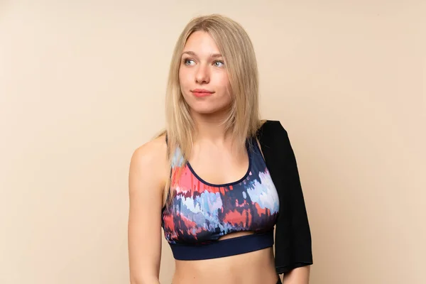 Jonge Blonde Sportvrouw Geïsoleerde Muur Uitziende Kant — Stockfoto