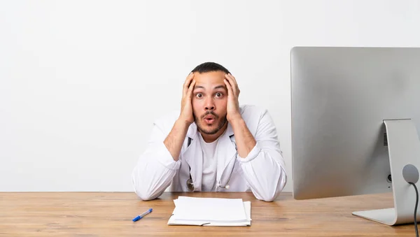 Doctor Colombian Man Surprise Expression — Stock Photo, Image