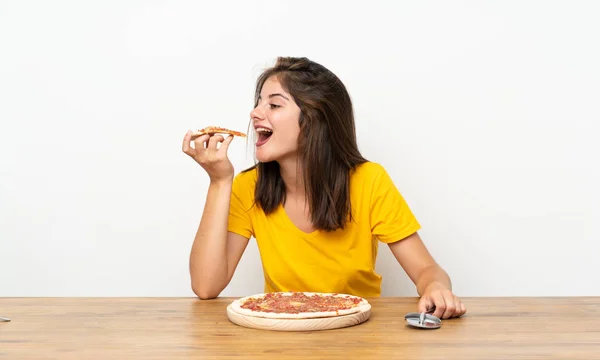 Caucásico Chica Con Pizza — Foto de Stock