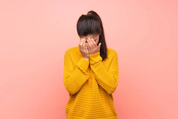 Teenager Mädchen Über Isolierte Rosa Wand Mit Müdem Und Krankem — Stockfoto