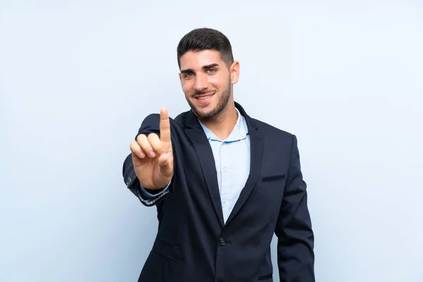 Hombre Guapo Sobre Fondo Azul Aislado Mostrando Levantando Dedo — Foto de Stock