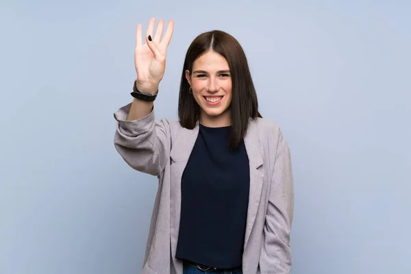 Joven Mujer Sobre Aislada Pared Azul Feliz Contando Tres Con —  Fotos de Stock