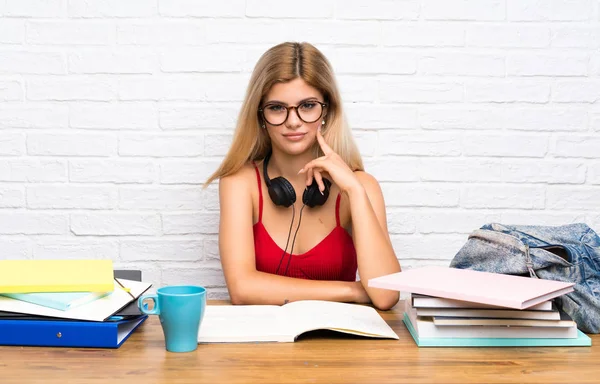 Adolescente Estudiante Chica Interior Mirando Frente — Foto de Stock