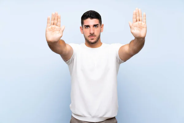 Caucásico Guapo Hombre Sobre Aislado Azul Fondo Haciendo Stop Gesture — Foto de Stock