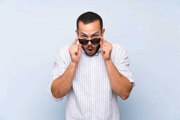 Colombian Man Isolated Blue Wall Glasses Surprised — Stock Photo, Image