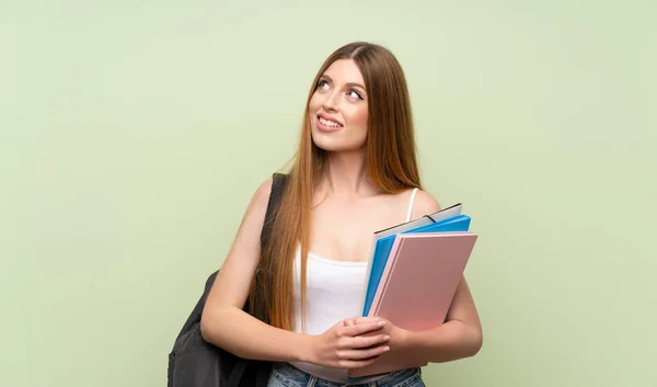 Jonge Student Vrouw Geïsoleerde Groene Achtergrond Lachen Opzoeken — Stockfoto