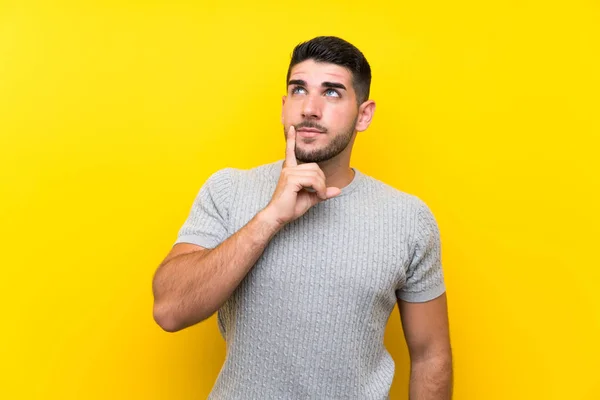 Young Handsome Man Isolated Yellow Background Thinking Idea — Stock Photo, Image