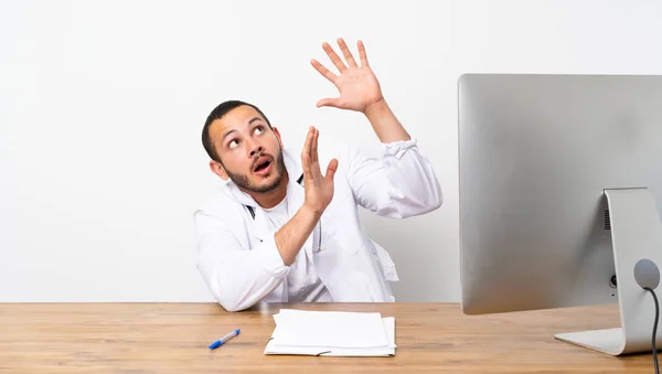 Doctor Colombian Man Nervous Scared — Stock Photo, Image