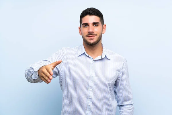 Caucásico Guapo Hombre Sobre Aislado Fondo Azul Apretón Manos Después —  Fotos de Stock