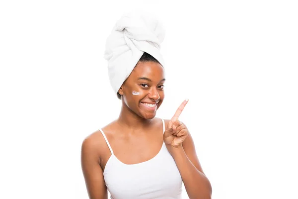 African American Tiener Meisje Met Moisturizer Geïsoleerde Witte Achtergrond — Stockfoto