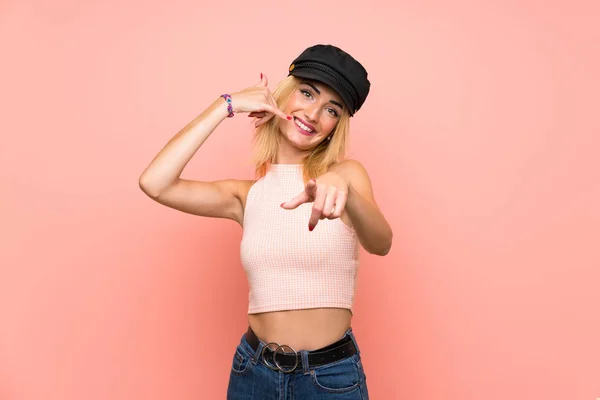 Young Blonde Woman Hat Making Phone Gesture Pointing Front — Stock Photo, Image