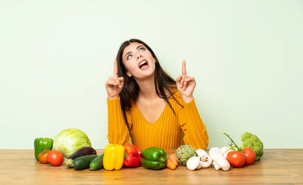Teenager Girl Many Vegetables Surprised Pointing — Stock Photo, Image