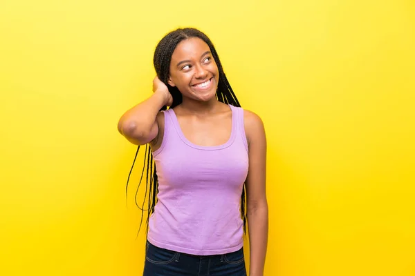 Afro Americana Adolescente Chica Con Largo Trenzado Cabello Sobre Aislado — Foto de Stock