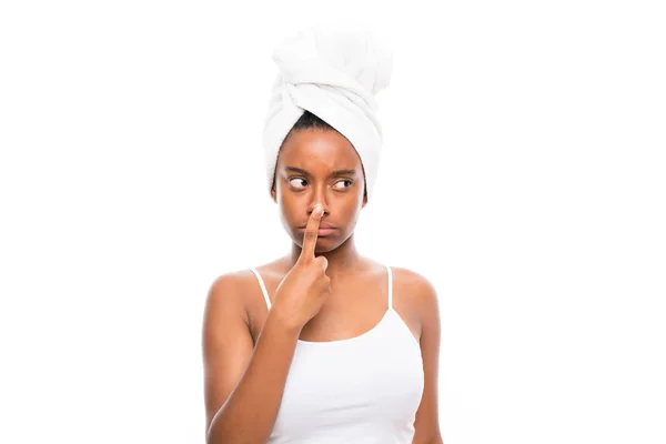 African American Tiener Meisje Met Moisturizer Geïsoleerde Witte Achtergrond — Stockfoto