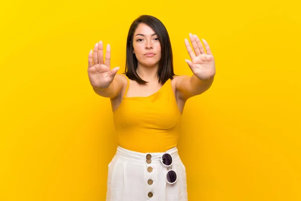 Young Mexican Woman Isolated Yellow Background Making Stop Gesture Disappointed — Stock Photo, Image