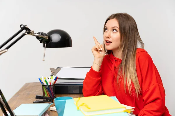 Adolescente Estudiante Chica Habitación Con Intención Realizar Solución Mientras Que — Foto de Stock