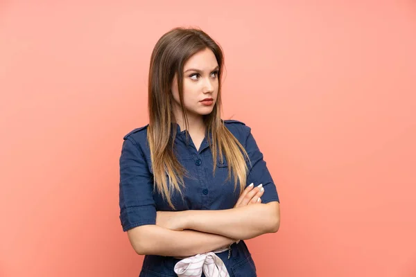 Adolescente Chica Sobre Aislado Rosa Fondo Retrato — Foto de Stock