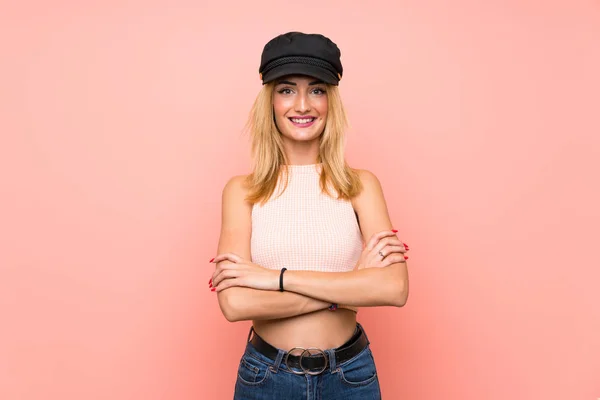 Junge Blonde Frau Mit Hut Die Die Arme Frontalposition Verschränkt — Stockfoto