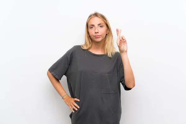 Blonde Young Woman Isolated White Background Fingers Crossing Wishing Best — Stock Photo, Image