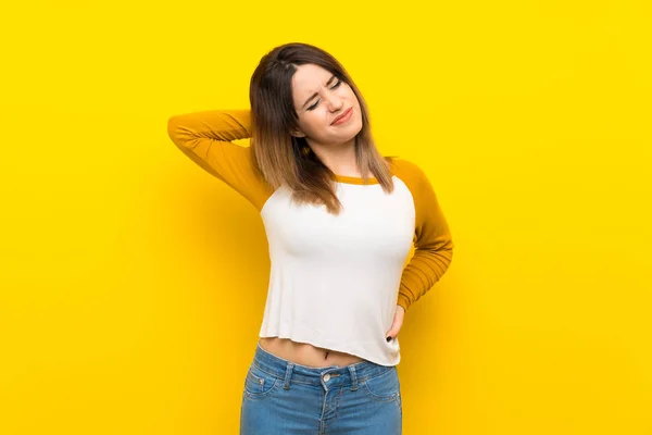 Pretty Young Woman Isolated Yellow Wall Neckache — Stock Photo, Image