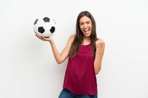 Jovem Mulher Sobre Isolado Fundo Branco Segurando Uma Bola Futebol — Fotografia de Stock