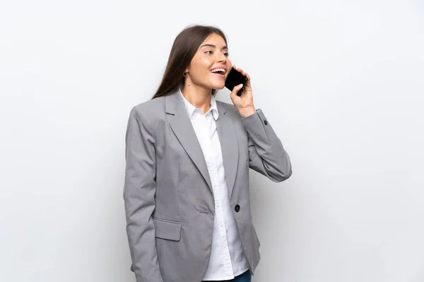 Joven Mujer Negocios Sobre Fondo Blanco Aislado Manteniendo Una Conversación — Foto de Stock