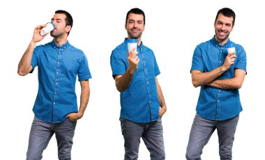 Götürmek için kahve tutan mavi gömlekli Yakışıklı adam Seti