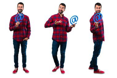 Yakışıklı adam nokta com simgesi tutan set