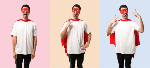 Conjunto de Superhéroe hombre con máscara y capa roja que tiene mirada divertida en —  Fotos de Stock