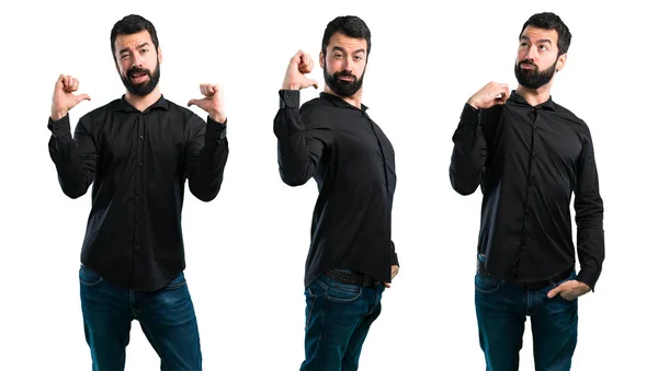 Aantal knappe man met baard die trots op zichzelf — Stockfoto