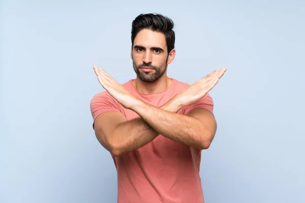 Hombre Joven Guapo Camisa Rosa Sobre Fondo Azul Aislado Haciendo — Foto de Stock