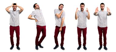 Omuz ağrısı ile gözlüklü Yakışıklı adam seti, sırt ağrısı bir