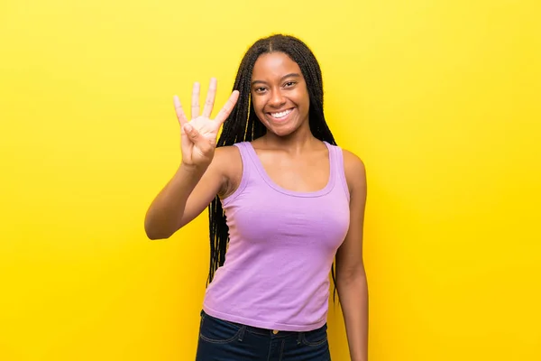 African American Tiener Meisje Met Lang Gevlochten Haar Geïsoleerde Gele — Stockfoto