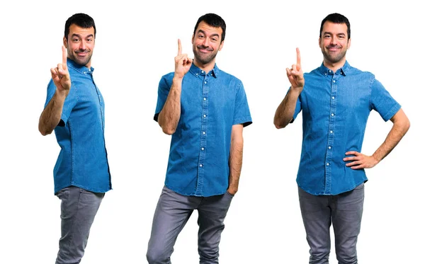 Conjunto Homem Bonito Com Camisa Azul Contando Número Sinal — Fotografia de Stock