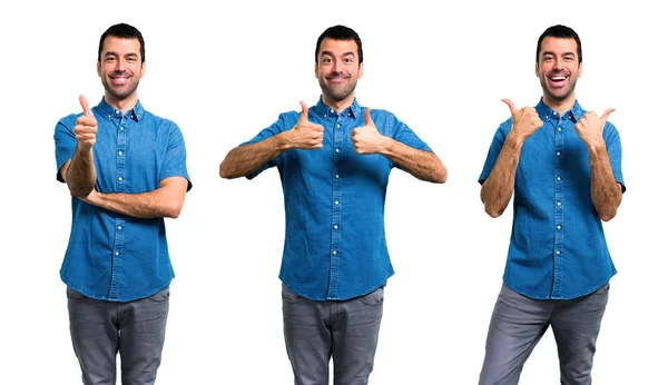 親指を上げるジェスチャーを与える青いシャツを着たハンサムな男のセット — ストック写真