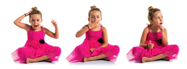 Ragazzina Con Abito Rosa Facendo Gesto Sorpresa — Foto Stock