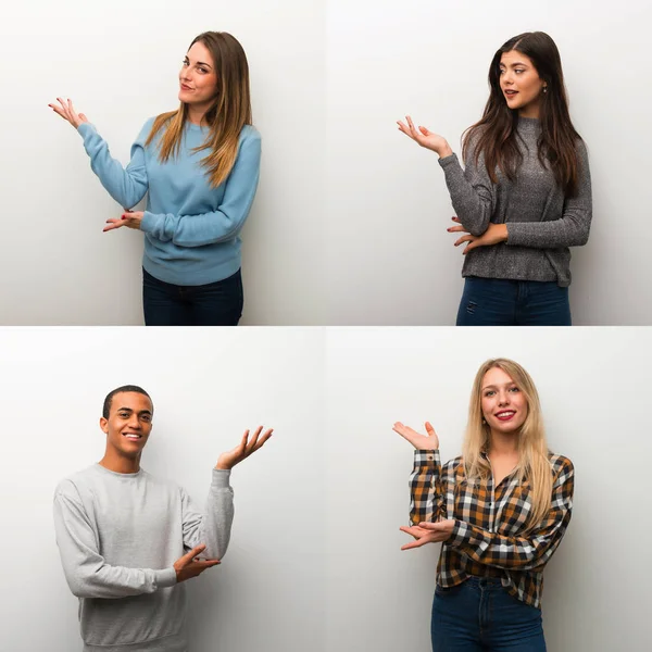 Collage Människor Som Sträcker Händerna Sidan För Inbjudande Att Komma — Stockfoto