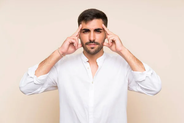 Bonito Homem Com Barba Sobre Fundo Isolado Infeliz Frustrado Com — Fotografia de Stock