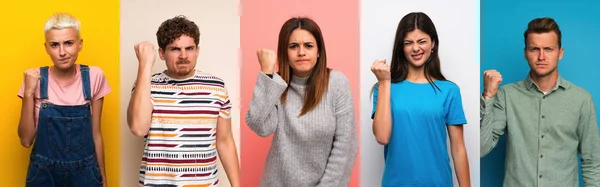 Set Persone Sfondi Colorati Con Gesto Arrabbiato — Foto Stock