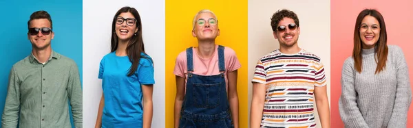 Gruppe Von Menschen Über Bunte Hintergründe Mit Brille Und Glücklich — Stockfoto