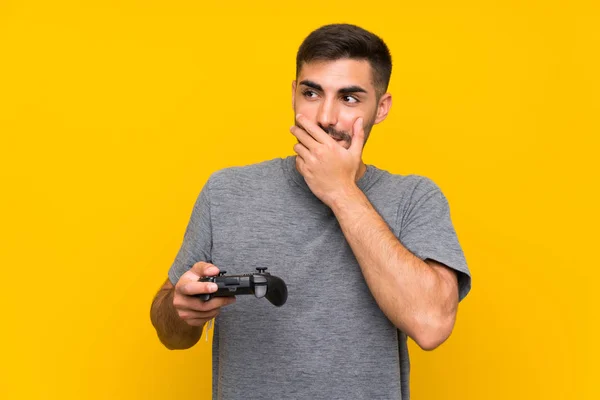 Joven Hombre Guapo Jugando Con Controlador Videojuegos Sobre Fondo Amarillo —  Fotos de Stock